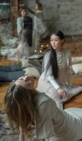 How to Use Sage Smoke to Cleanse Your Space, Chakras & Your Aura - Kati Kaia