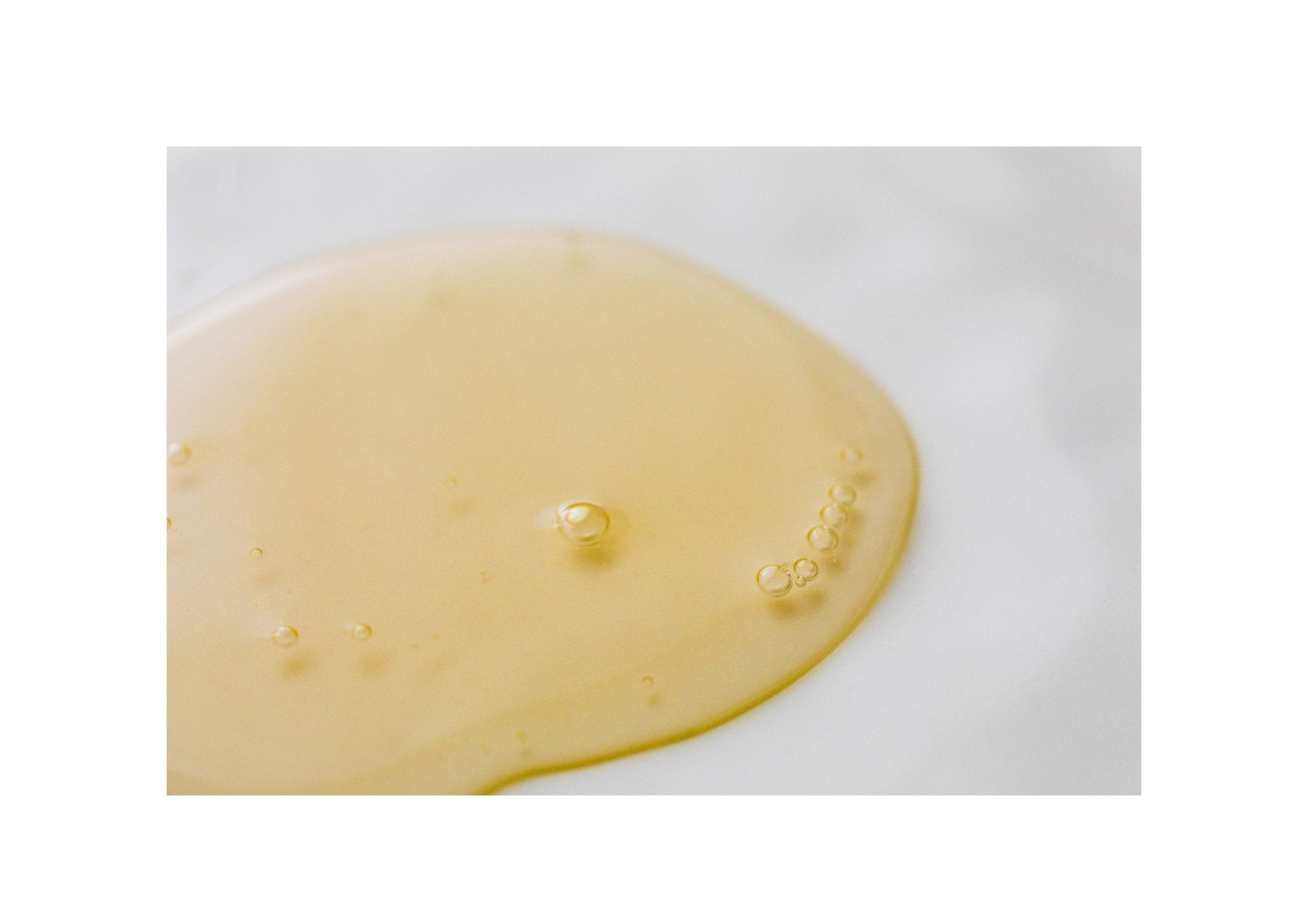 Close-up of golden oil drop representing wellbeing and relaxation box from Kati Kaia Yoga Ritual Box